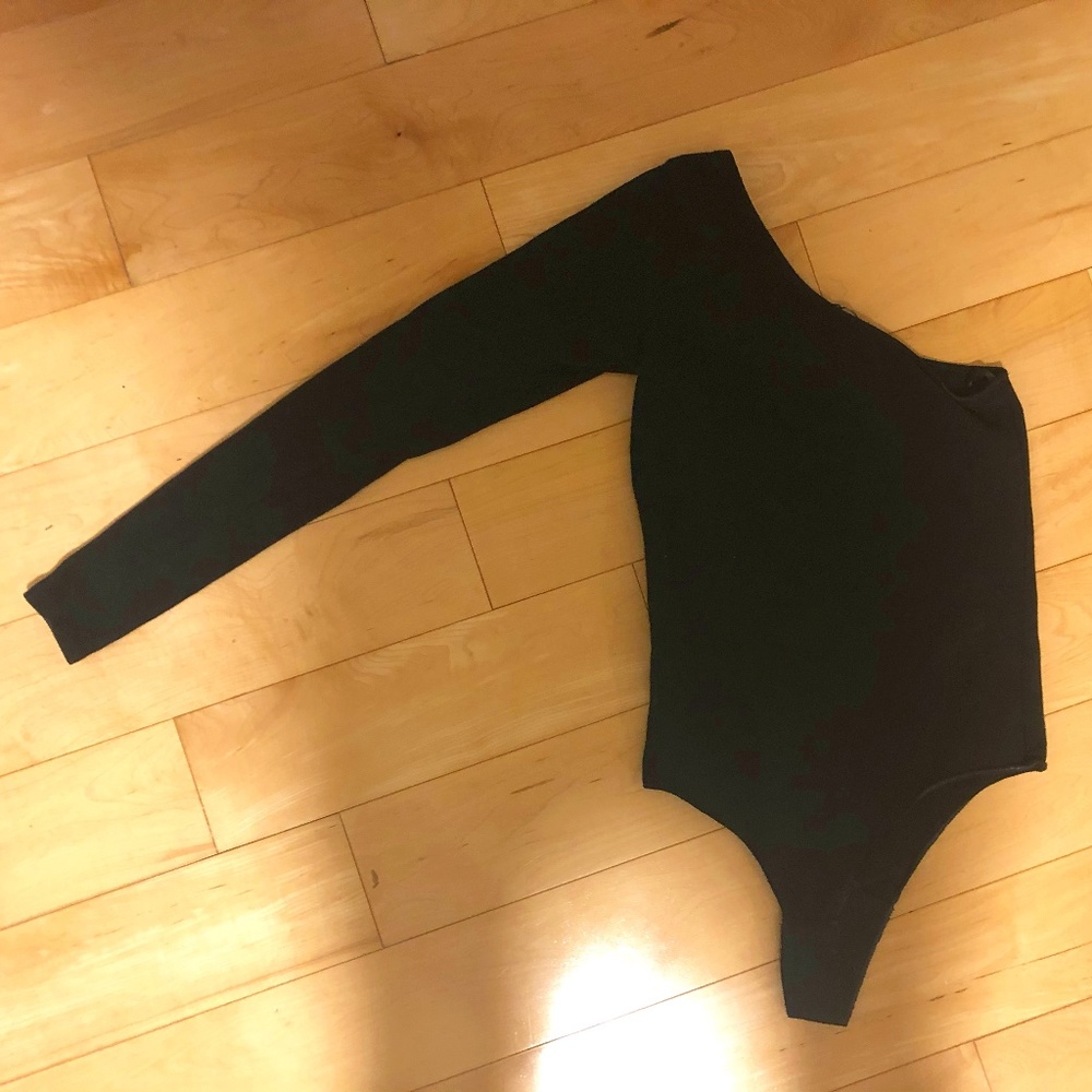 Brandy Melville One sleeved Body Suit